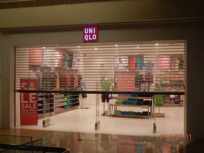 新億達人氣產(chǎn)品 水晶卷簾門——現(xiàn)代商業(yè)空間的智能守護者